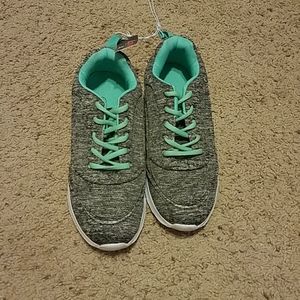 NWT Gray & Turquoise size 8 Sneakers